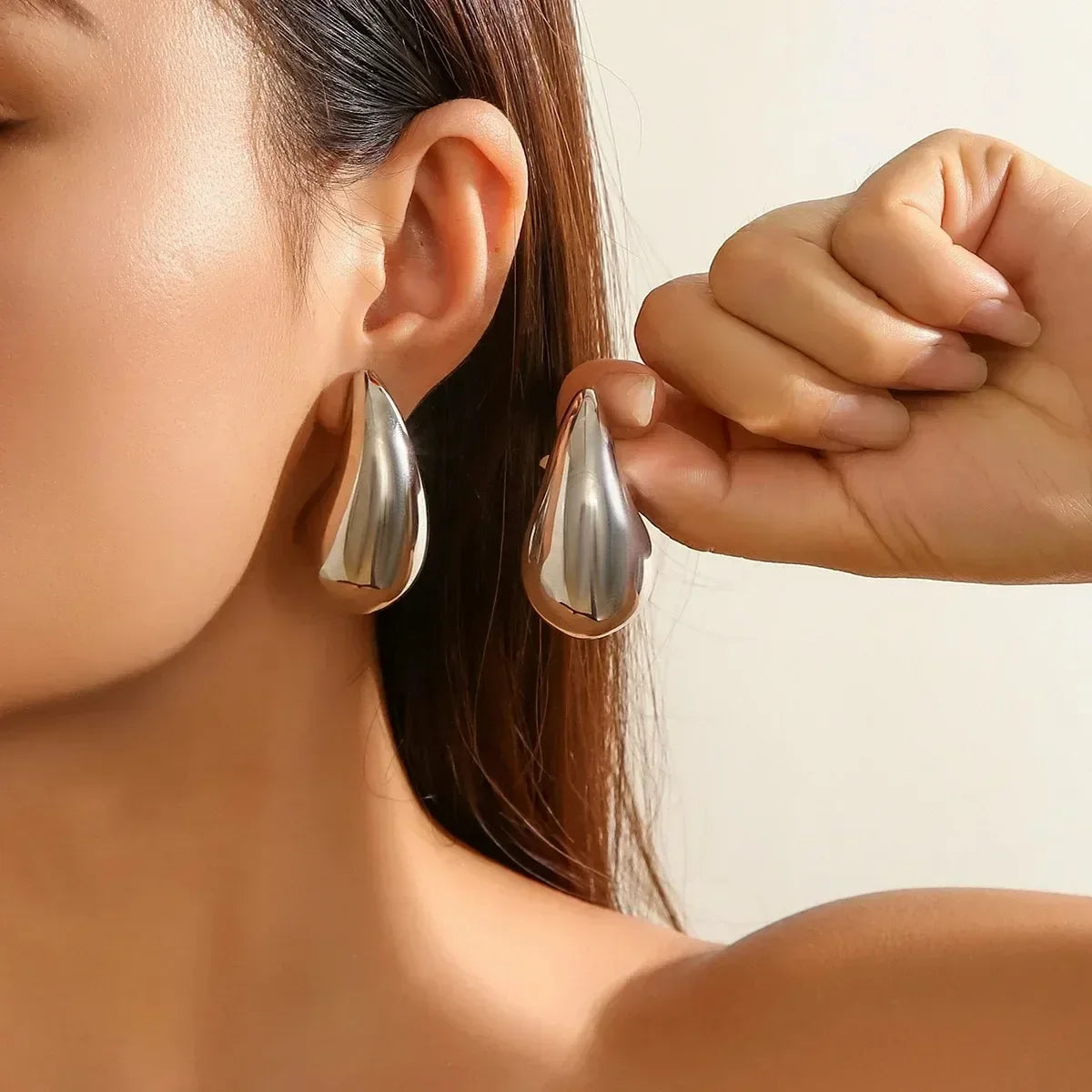 Versailles Teardrop Hoops
